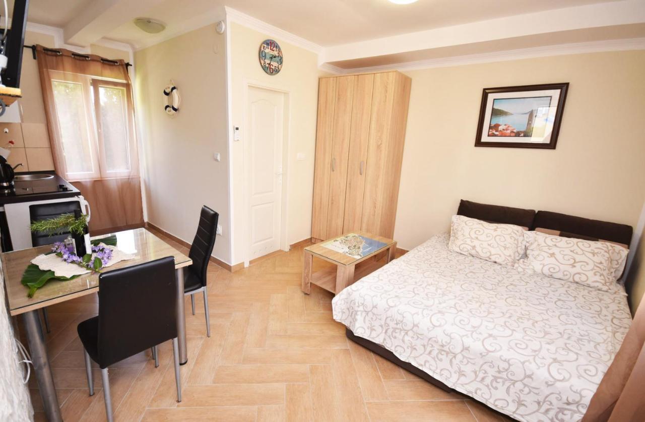 Vila Kula 1830 Apartments Χέρτσεγκ Νόβι Εξωτερικό φωτογραφία
