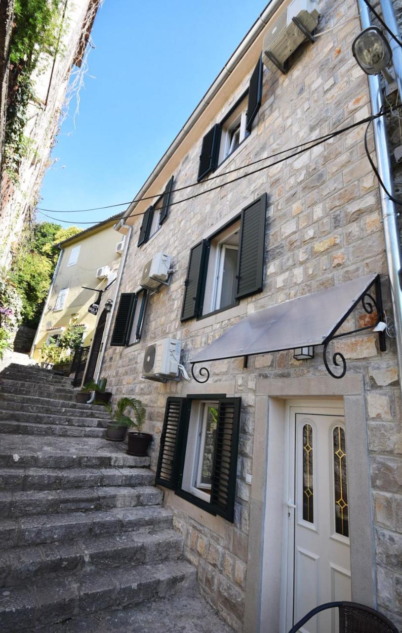 Vila Kula 1830 Apartments Χέρτσεγκ Νόβι Εξωτερικό φωτογραφία