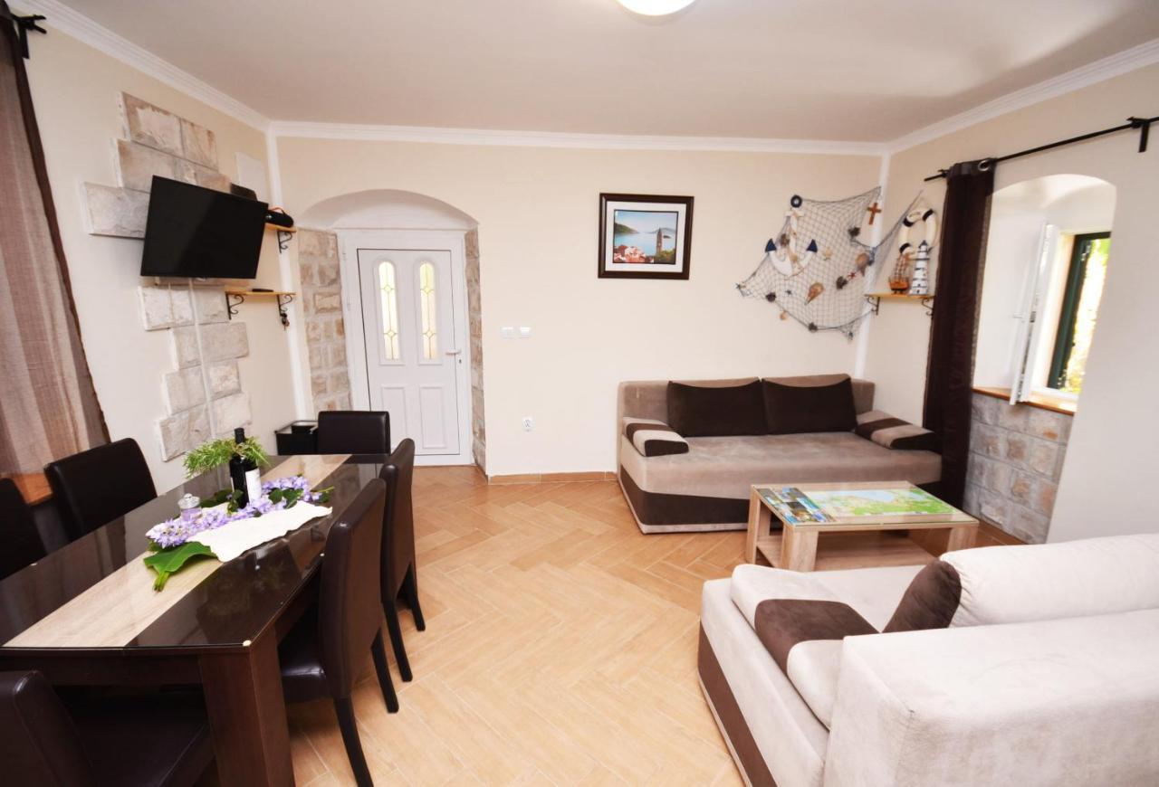 Vila Kula 1830 Apartments Χέρτσεγκ Νόβι Εξωτερικό φωτογραφία