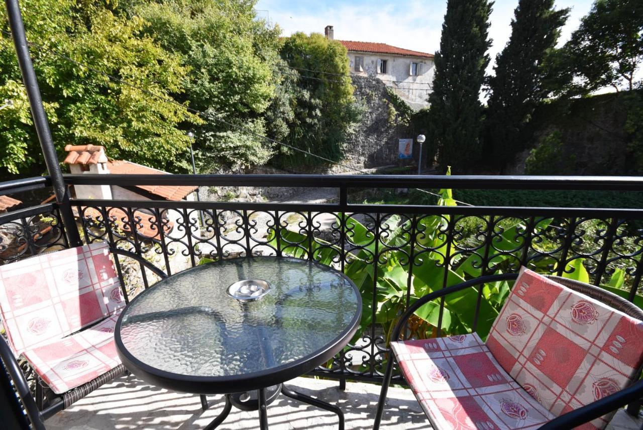 Vila Kula 1830 Apartments Χέρτσεγκ Νόβι Εξωτερικό φωτογραφία