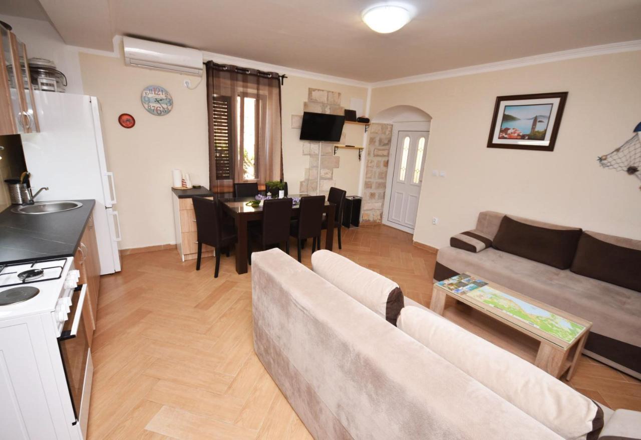 Vila Kula 1830 Apartments Χέρτσεγκ Νόβι Εξωτερικό φωτογραφία